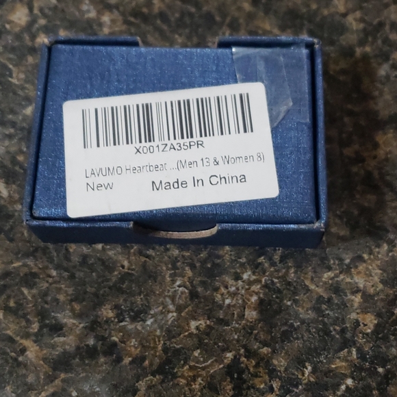 Matching ring set with Beating heart 💓 design. Female Size 8 Male is a 13 - Picture 5 of 5